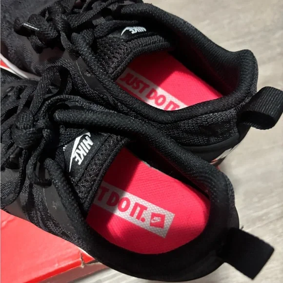 Nike women Black and Gray Athletic Shoes - Picture 10 of 12